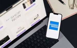 American Express - profit peste aşteptări şi restructurare pentru era AI